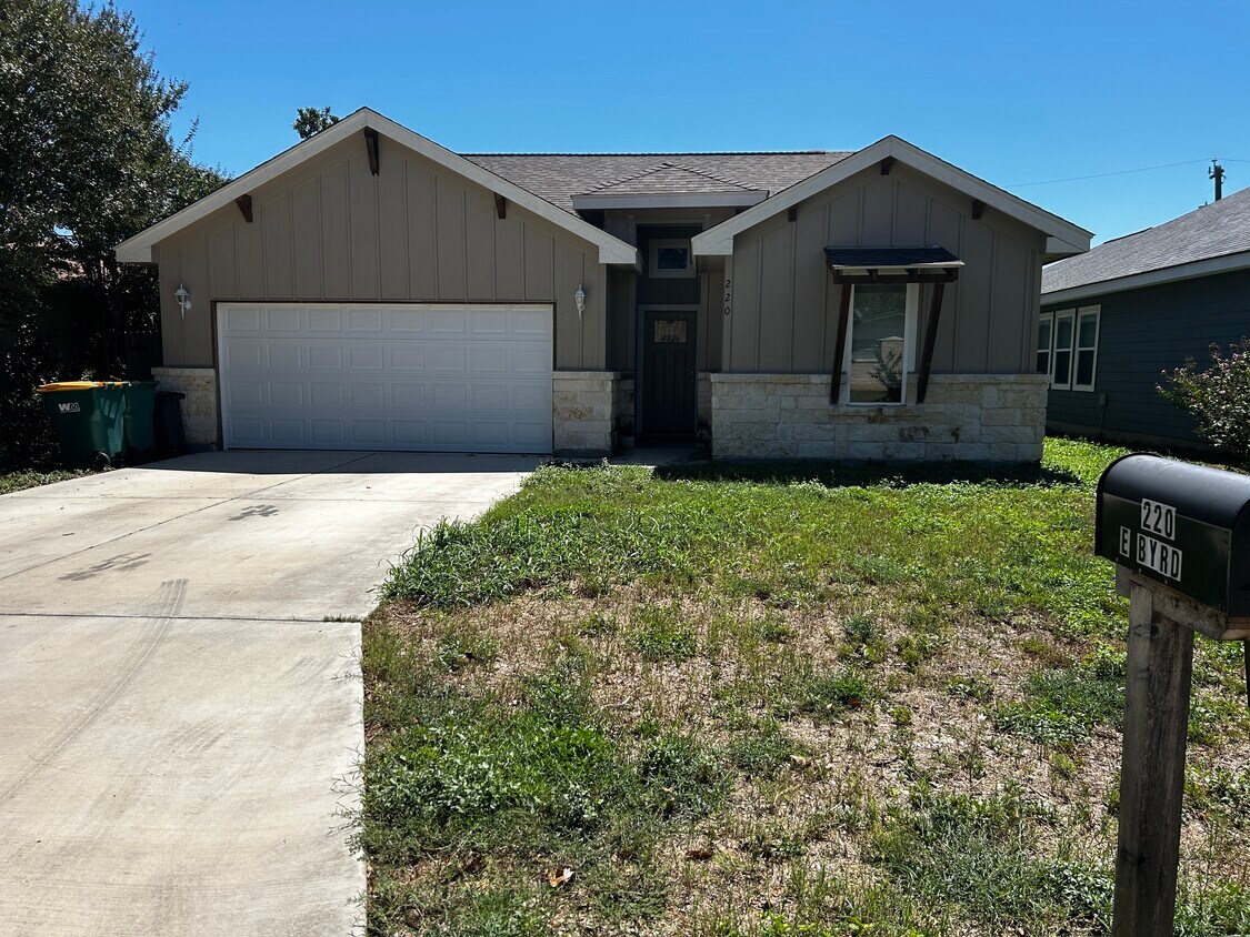 Foto principal - 220 E Byrd Blvd