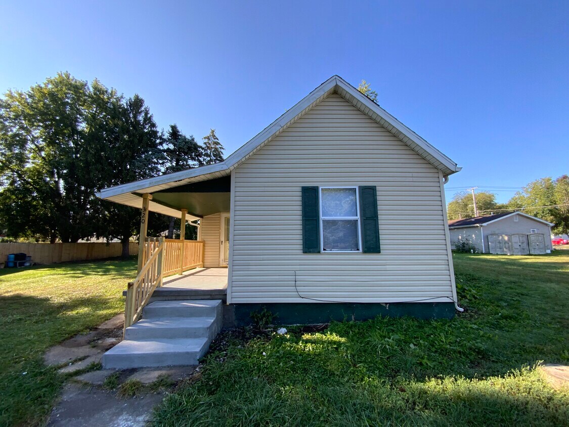 Primary Photo - 320 Vermilion St