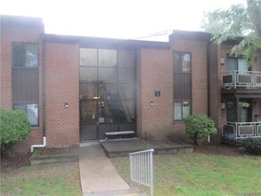 Building Photo - 2 Brevoort Dr