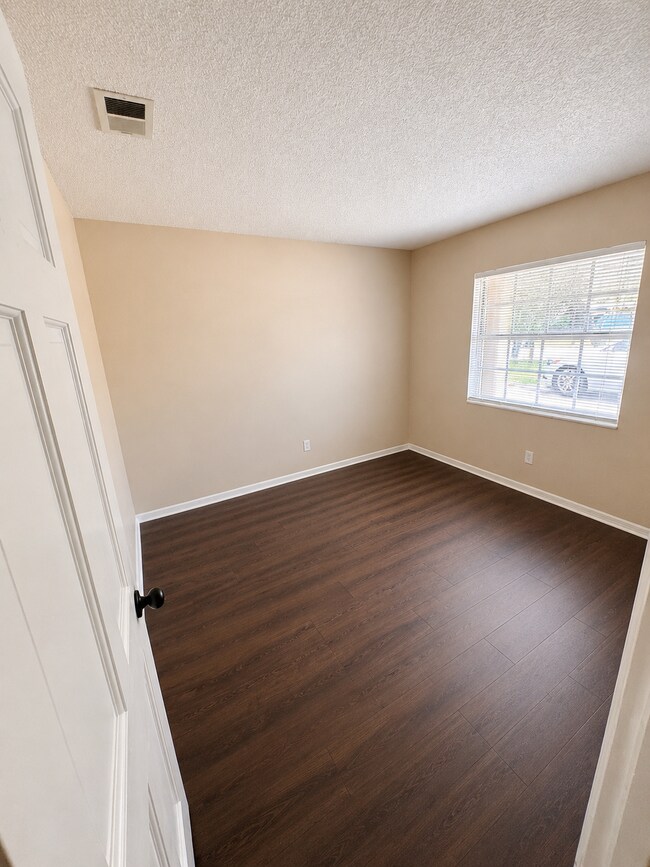 Foto del edificio - 1604 E Whispering Hills Rd