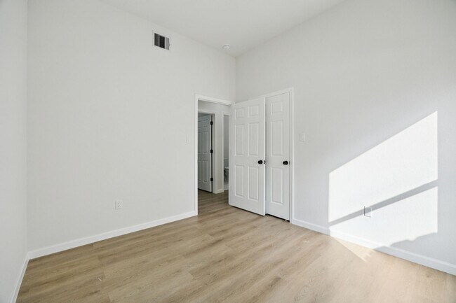 Building Photo - 301 Cartersville St