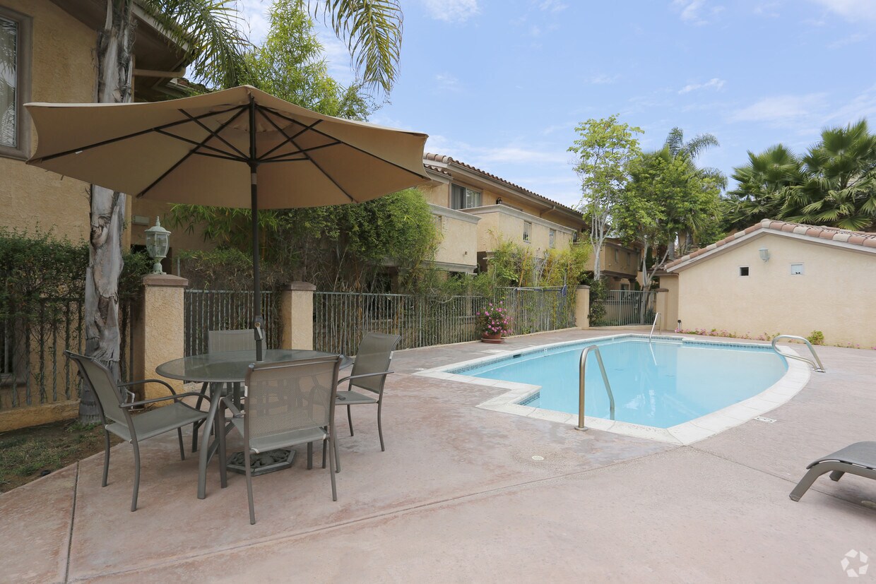 Pacific Gardens Genesee Apartments in San Diego, CA Westside Rentals
