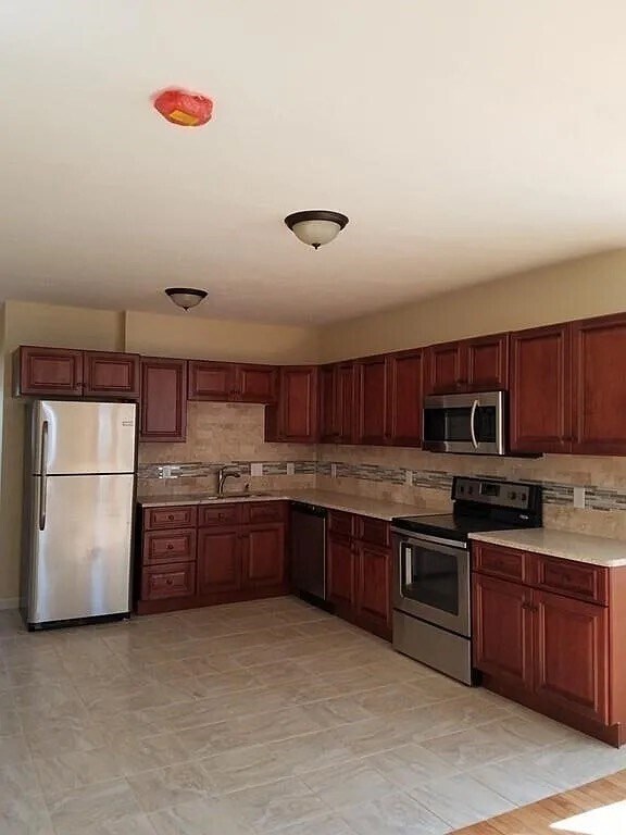 Foto del edificio - 121 Winfield St