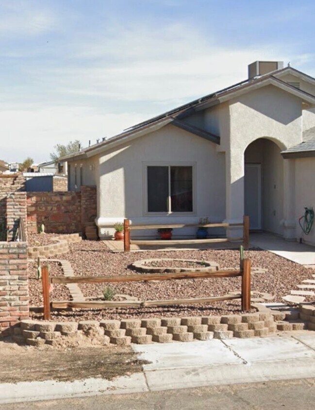 Building Photo - VISTA DEL SOL #5- Move-In Ready!