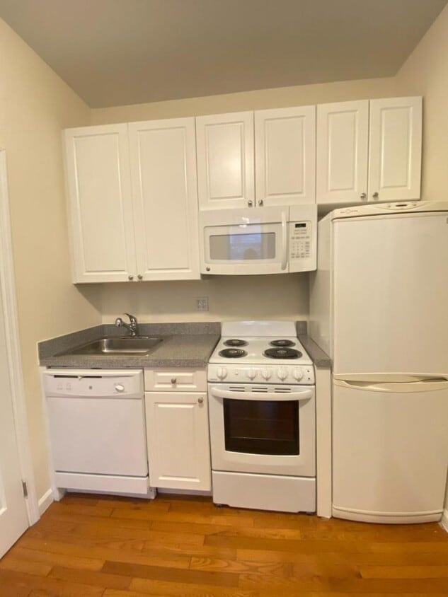 Building Photo - 0 bedroom in New York NY 10023