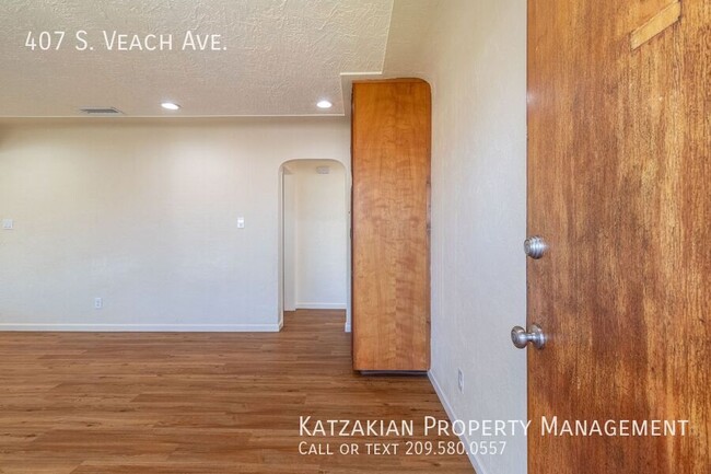 Building Photo - Updated 2-Bedroom 1-Bath Single Story Mant...