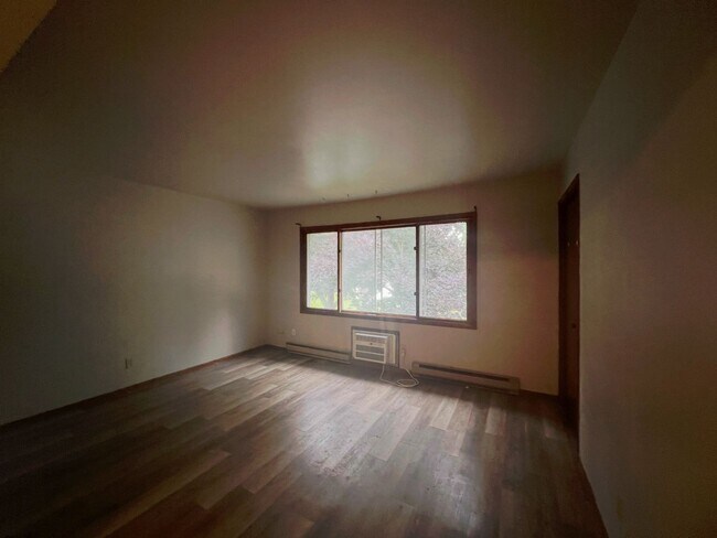 Building Photo - 915 Genrich St