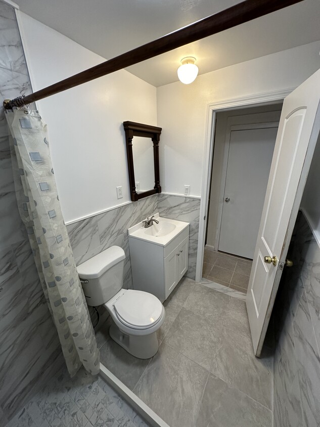 Batrhoom, redone - 1640 Hone Ave
