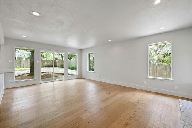 Foto del edificio - 1305 Kenwood Ave
