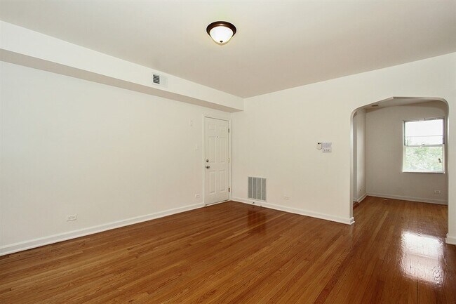 Foto del edificio - 8238 S Ellis Ave