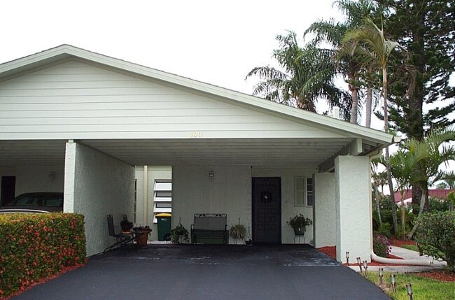Foto del edificio - 400 Charlemagne Blvd
