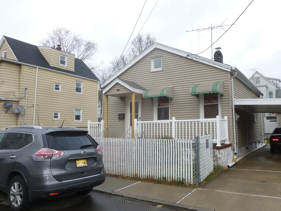 16 Riverside Pl, Garfield, NJ 07026 House Rental in Garfield, NJ