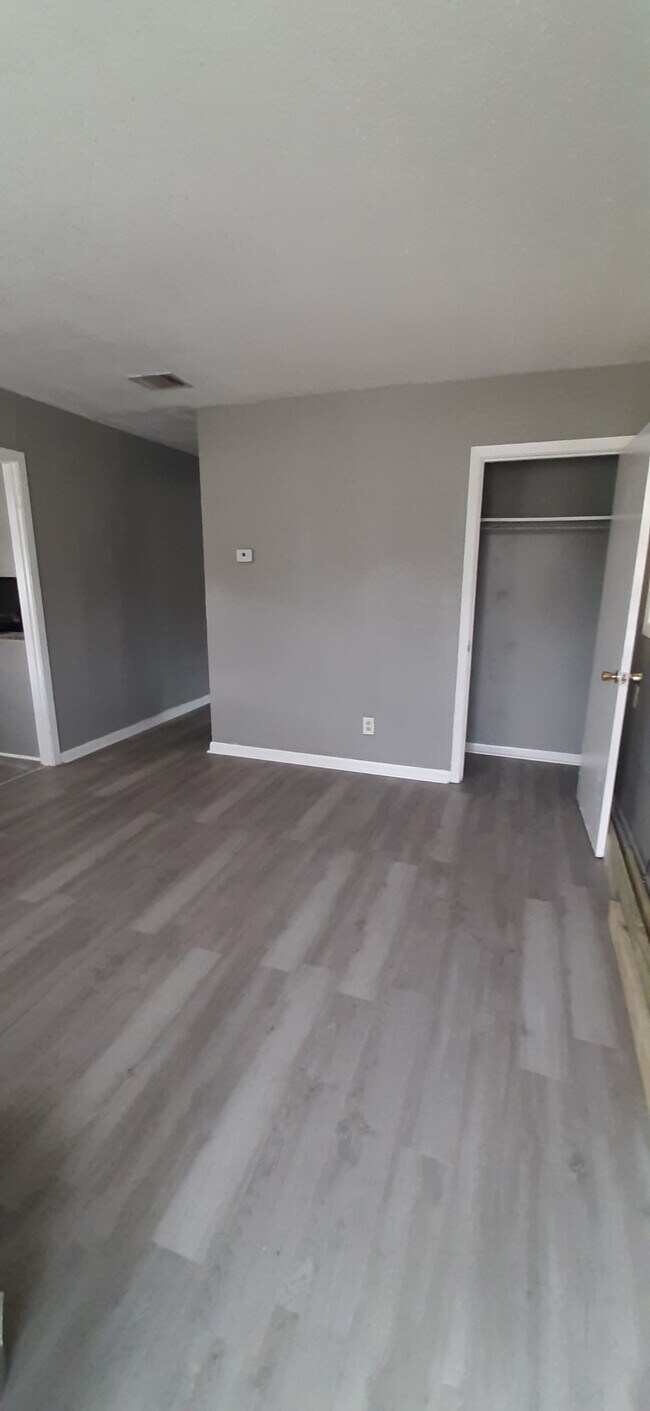 Building Photo - 4930 Dandridge Pl