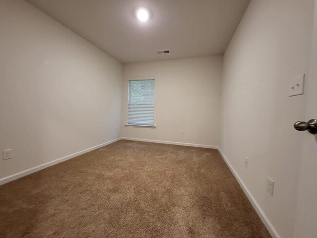 Building Photo - Room in Townhome on Guildford Hill Ln