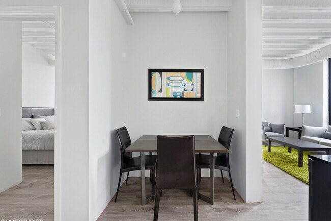 Foto del edificio - 1135 W Sheridan Rd