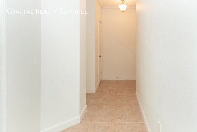 Building Photo - 113 Brooks St SE