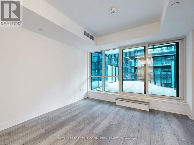 Photo du bâtiment - 110 Broadway Ave