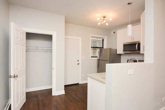 Foto del edificio - 301-3301 N Harding Ave