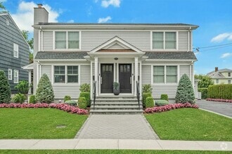Building Photo - 241 Gainsborg Ave E