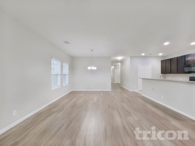 Building Photo - 210 Pequin Rd