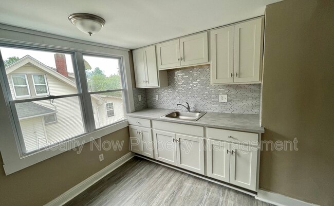 Building Photo - 3271 Desota Ave
