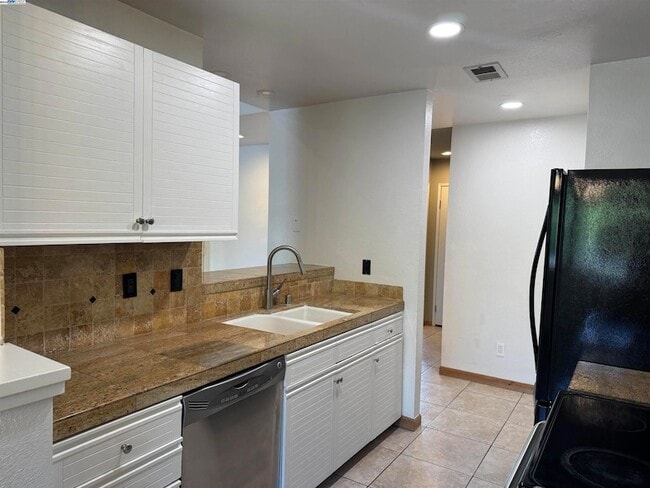 Building Photo - 7765 Canyon Meadows Cir