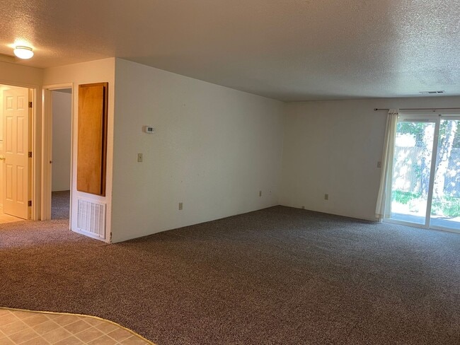 Building Photo - Very Nice 2 Bedroom 1 Bath Duplex in Grant...