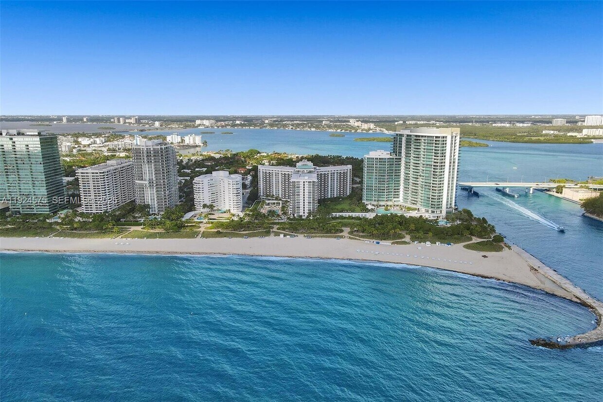 Foto del edificio - 10225 Collins Ave