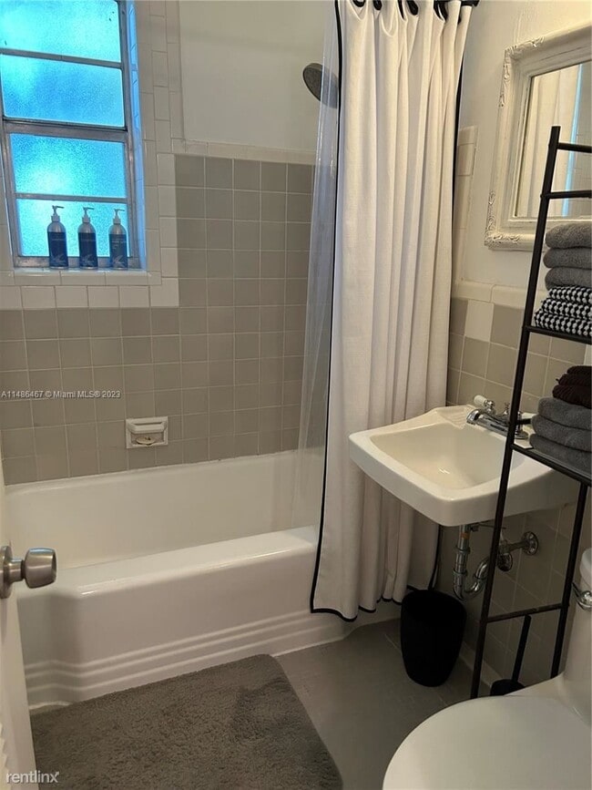 Building Photo - 1 br, 1 bath House - 7905 SW 57th Ave Apt 39C