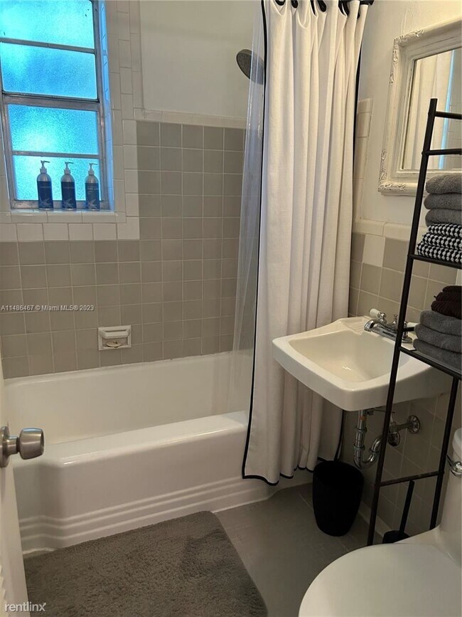 Foto del edificio - 1 br, 1 bath House - 7905 SW 57th Ave Apt 39C