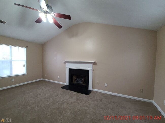 Building Photo - 260 Village Dr