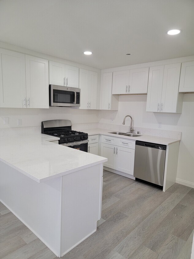 Kitchen - 2655 Andover Ave