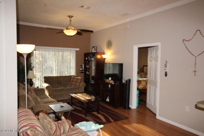Foto del edificio - 7920 Merrill Rd