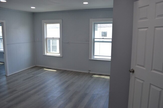 Building Photo - 43 Orient St