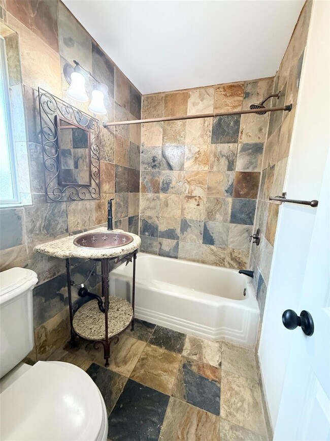 Foto del edificio - 5545 Pagewood Ln