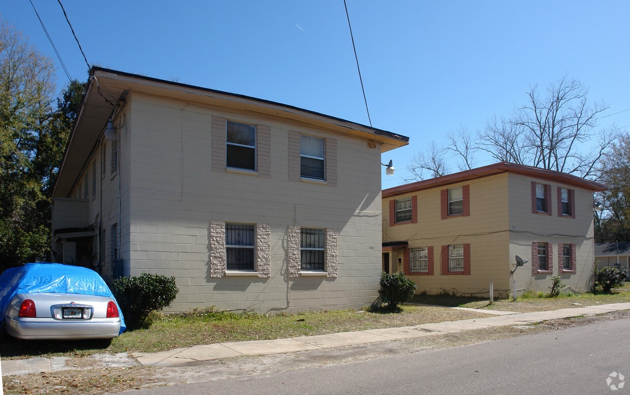 Building Photo - 1103 Daniel St