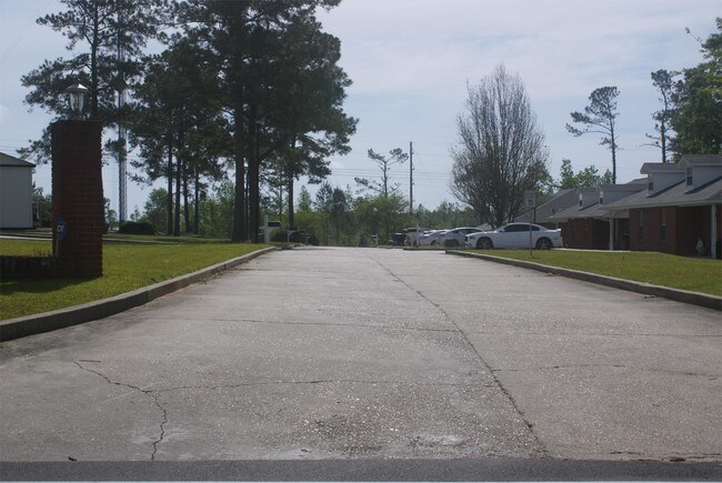Foto del edificio - 16 Heartwood Pl Dr