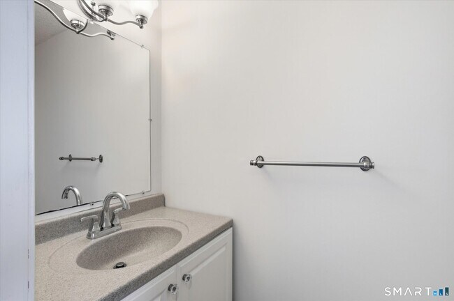 Foto del edificio - 83 Hilltop Dr