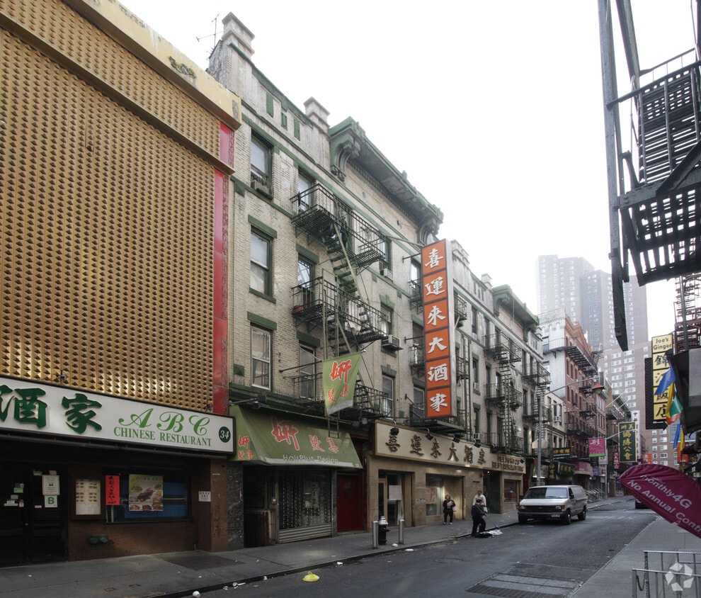Building Photo - 26-30 Pell St