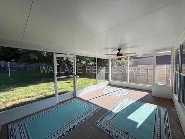 Foto del edificio - HARDIN VALLEY:  3 BEDROOM, 2.5 BATH IN BRI...