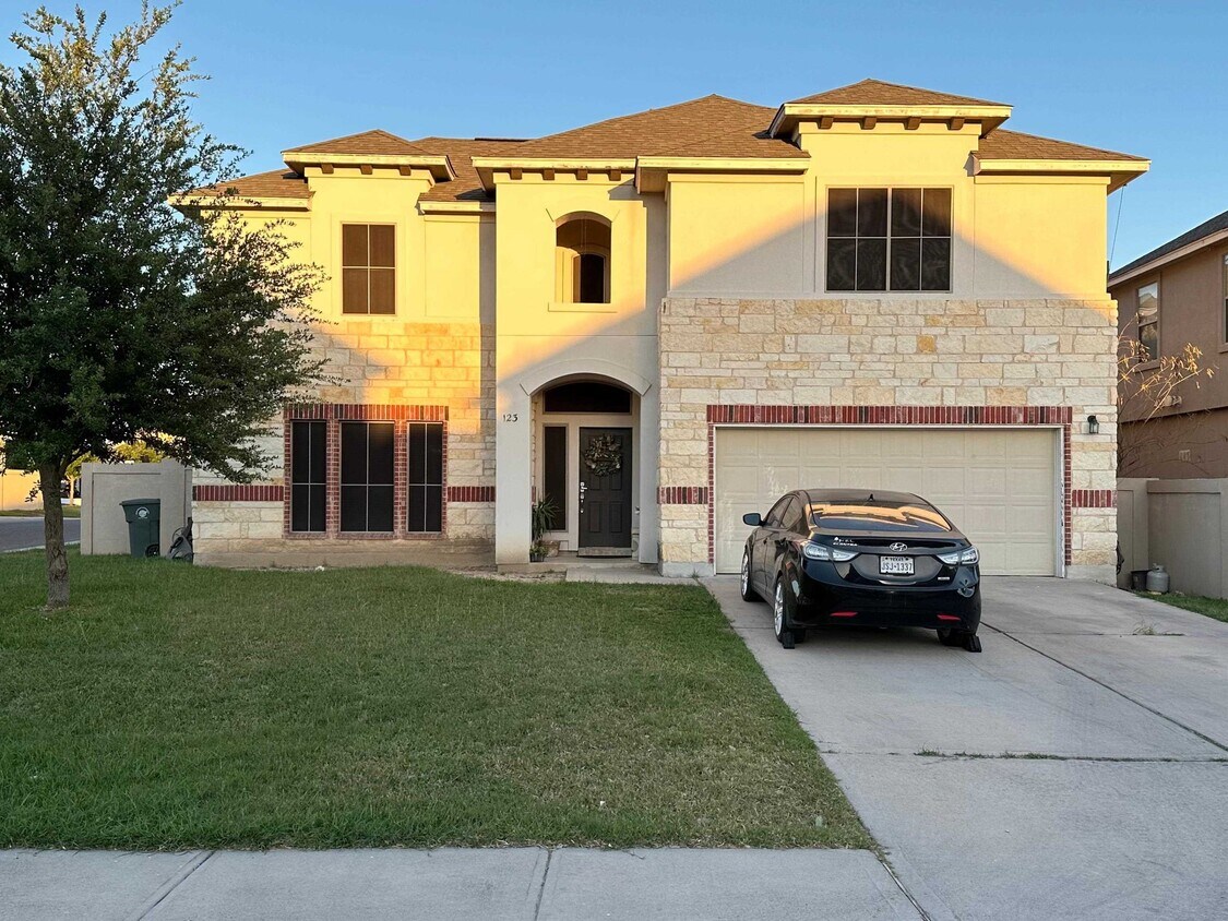 Foto principal - 123 Majestic Palm Dr
