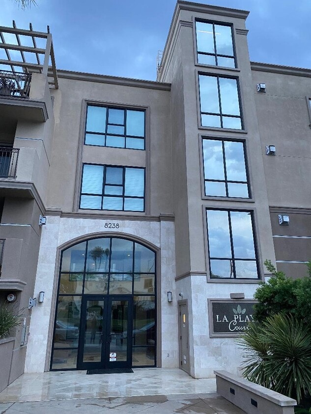 8238 W Manchester Ave, Playa Del Rey, CA 90293 Townhome Rentals in