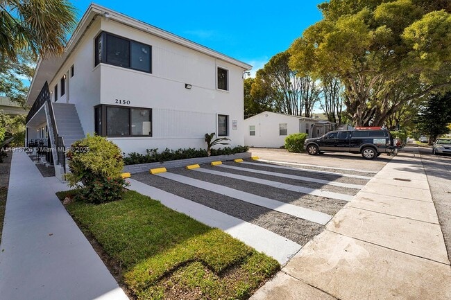 Foto del edificio - 2150 SW 26th St