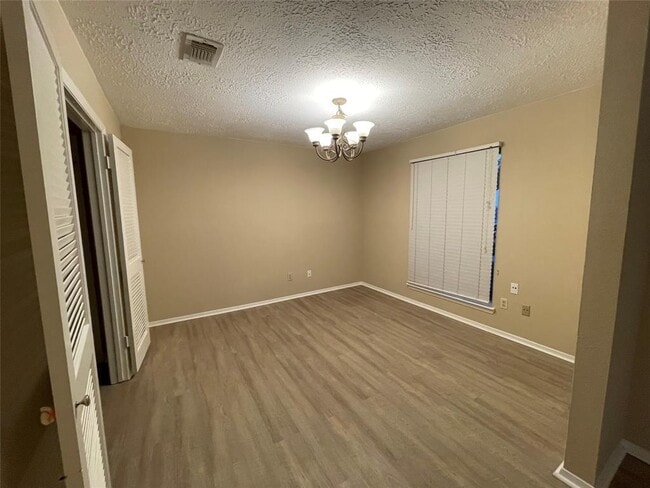 Building Photo - 1103 W Castlewood Ave