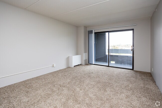 2BR, 2BA - 1,300SF - Arrive Westborough