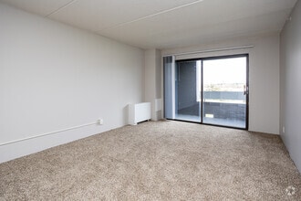 2BR, 2BA - 1,300SF - Arrive Westborough