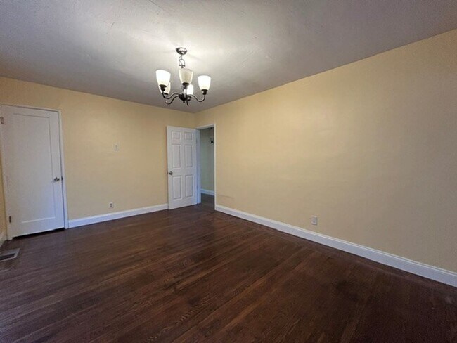 Foto del edificio - Lovely 3 Bed, 1 Bath, Home in Berkeley, with Hardwood Floors