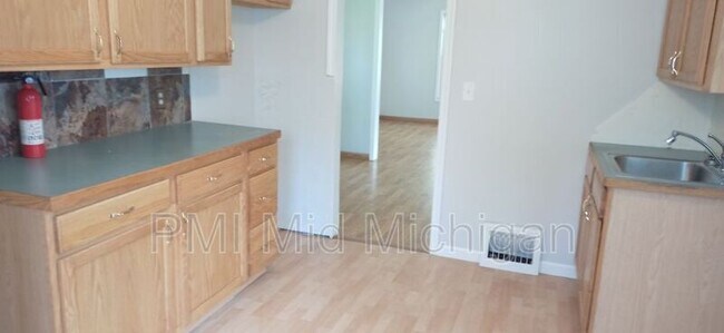 Foto del edificio - 2546 Swayze St