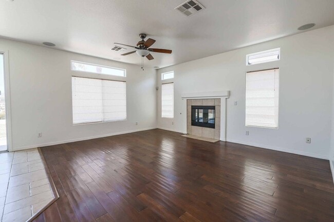 Foto del edificio - Immaculate Two-Story with Custom Pool & Entertainer’s Backyard!