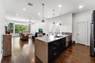 Building Photo - 1507 Sandman St